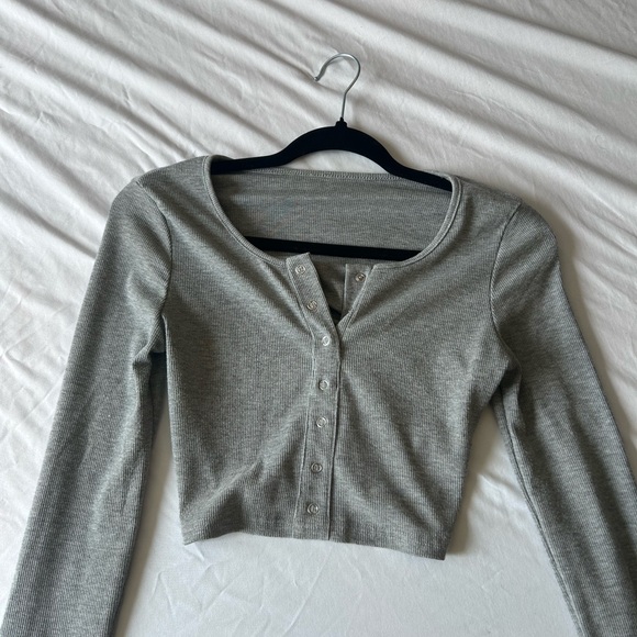 SHEIN sxy notch neck popper front crop tee - Picture 1 of 3